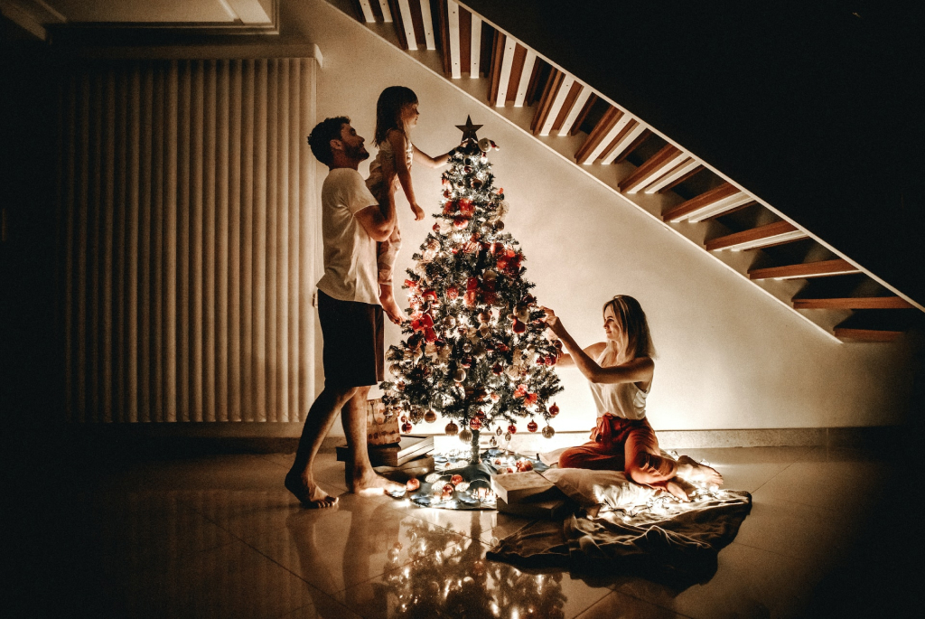 Choosing the Perfect Christmas Tree Featured Image